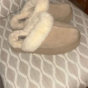 UGG sand slippers ~W9